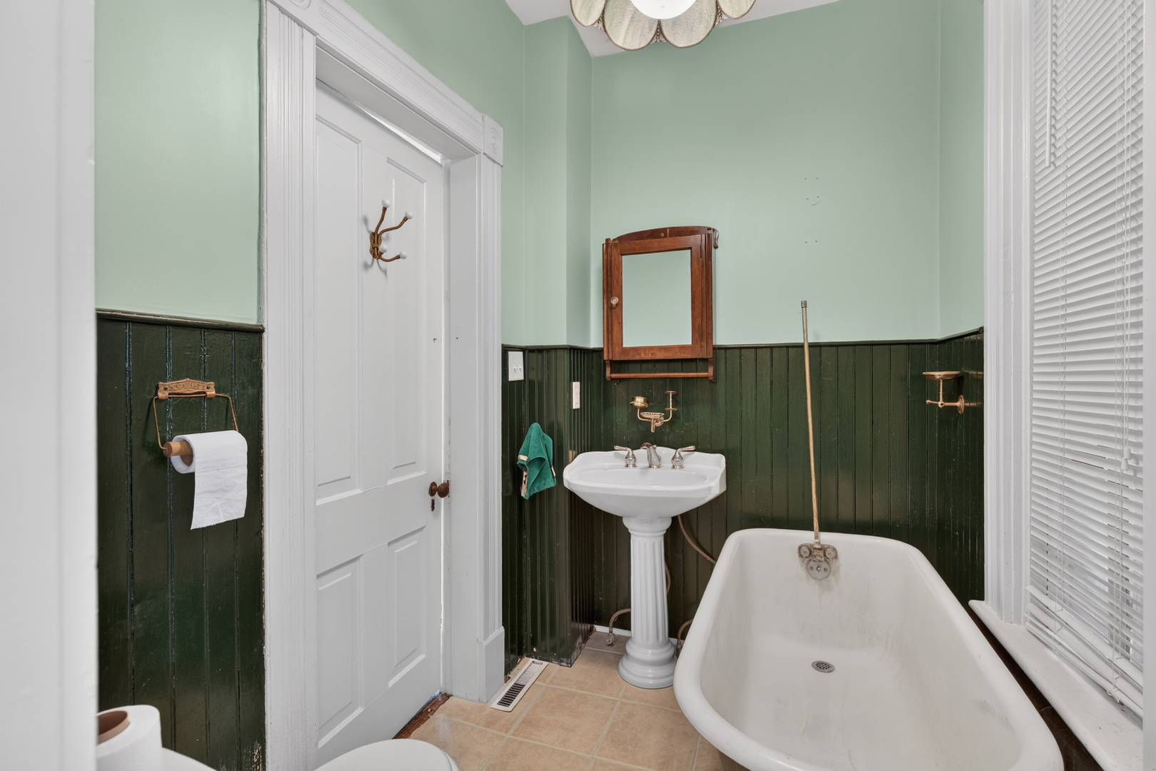 860 Best Street Property Photo 44