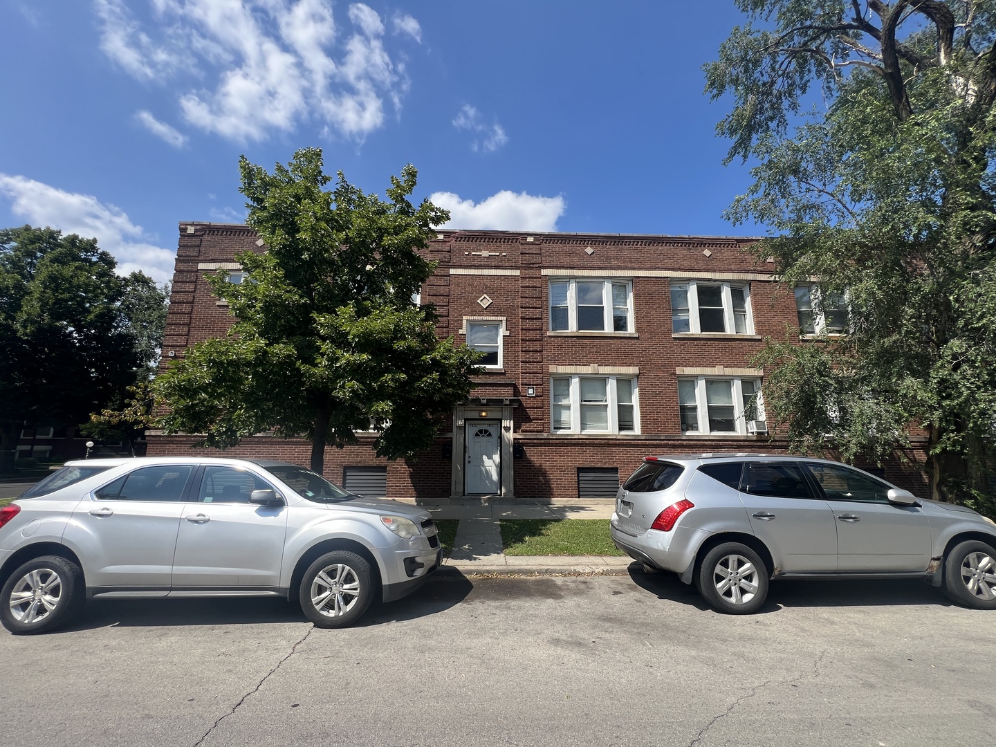 1022 W 77th Street 2E Property Photo 1