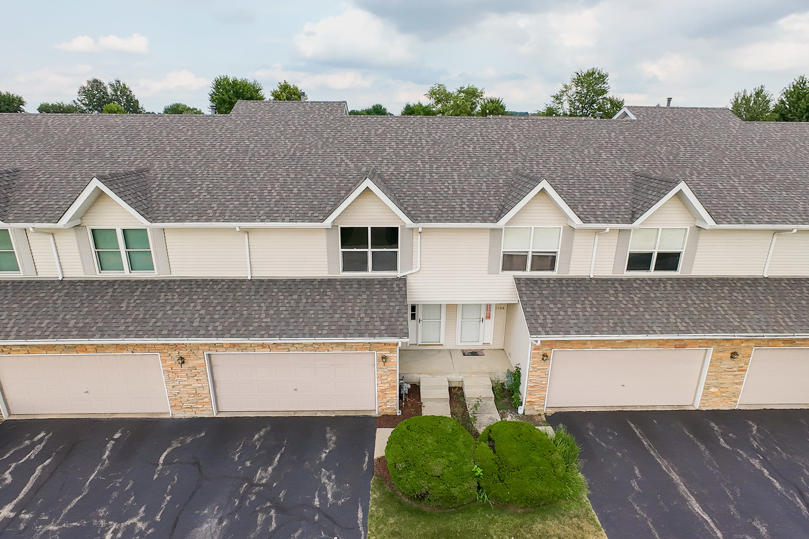 1110 Rose Drive Property Photo 3