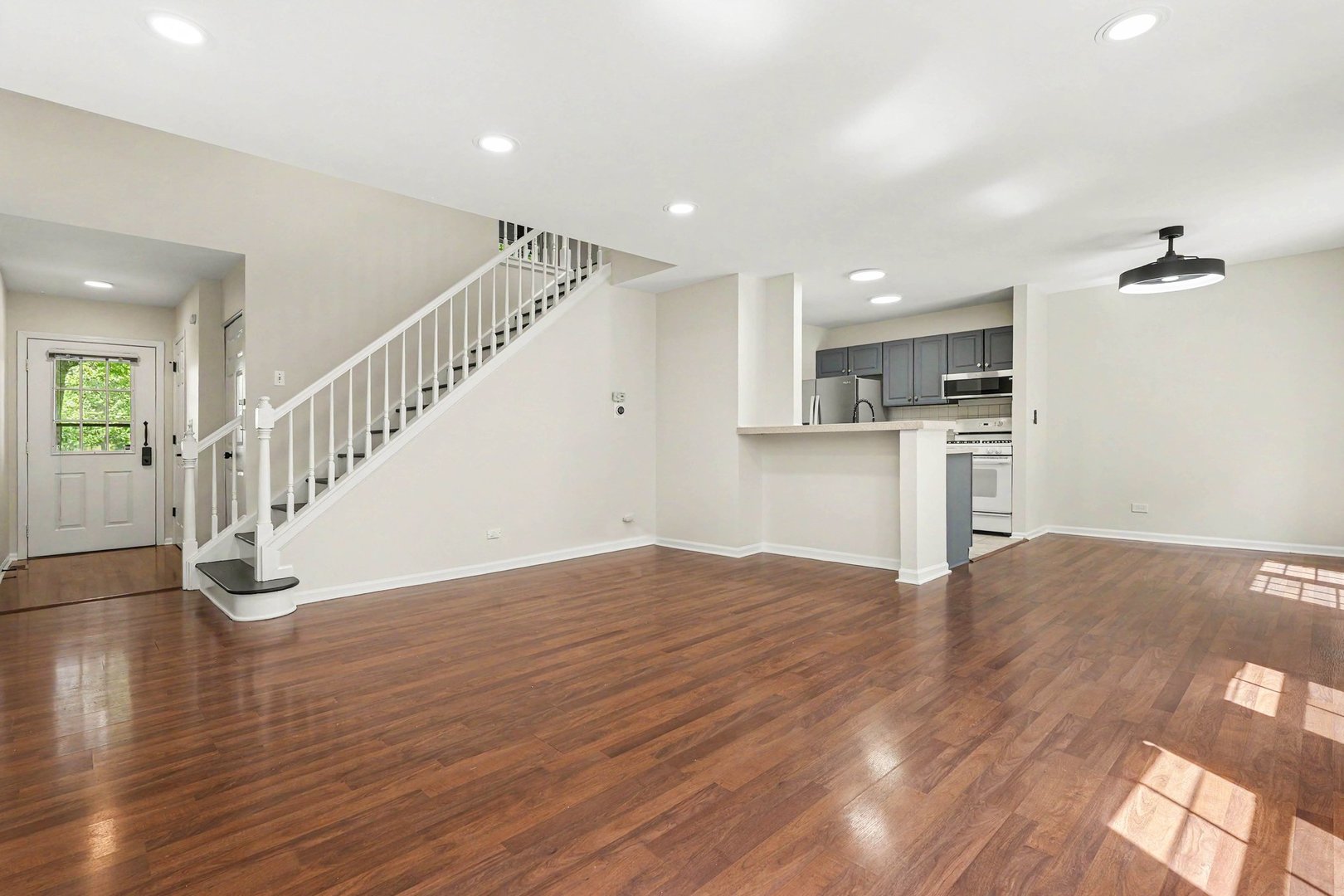 360 Golfview Court 360 Property Photo 3