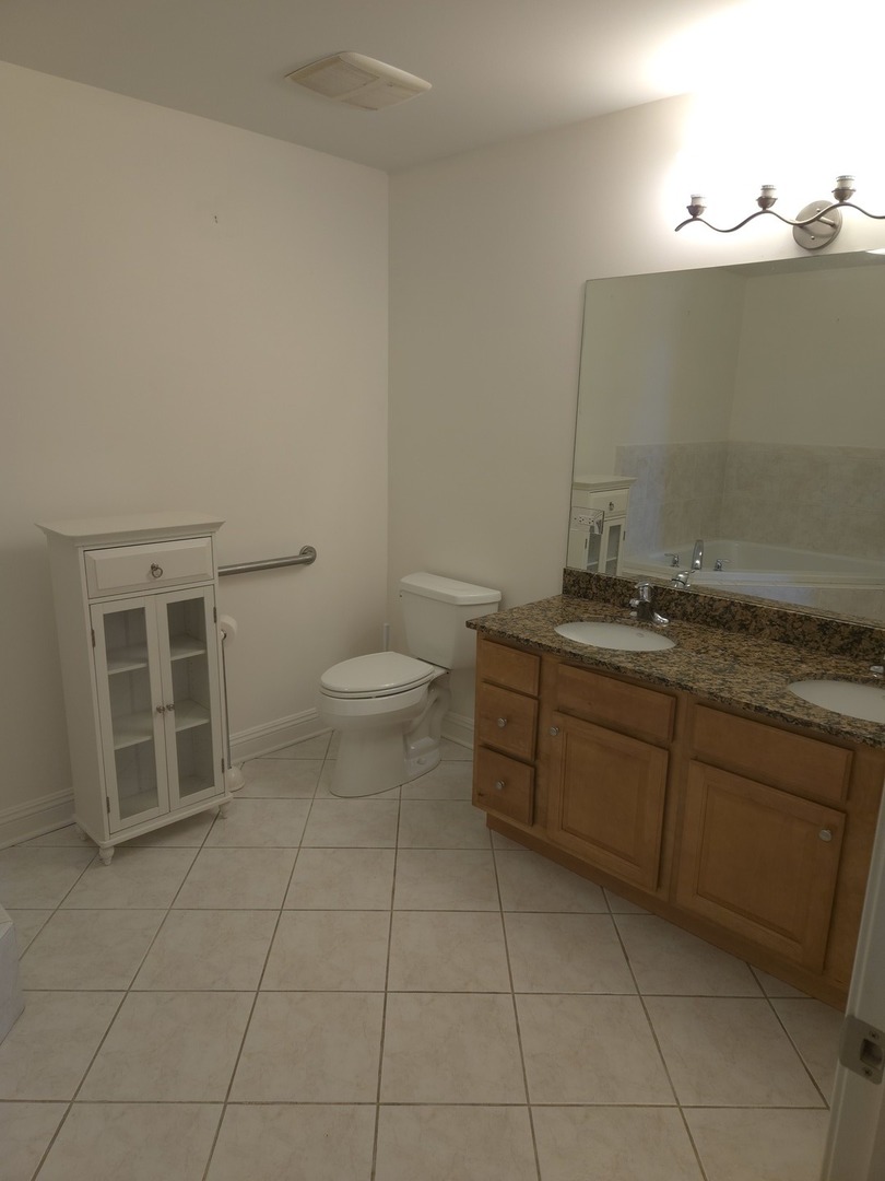 4330 N Neva Avenue 305 Property Photo 15
