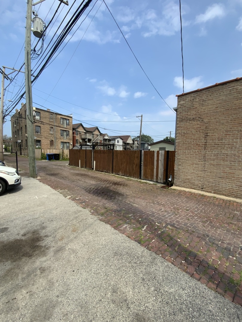 516 E 43rd Street Property Photo 16