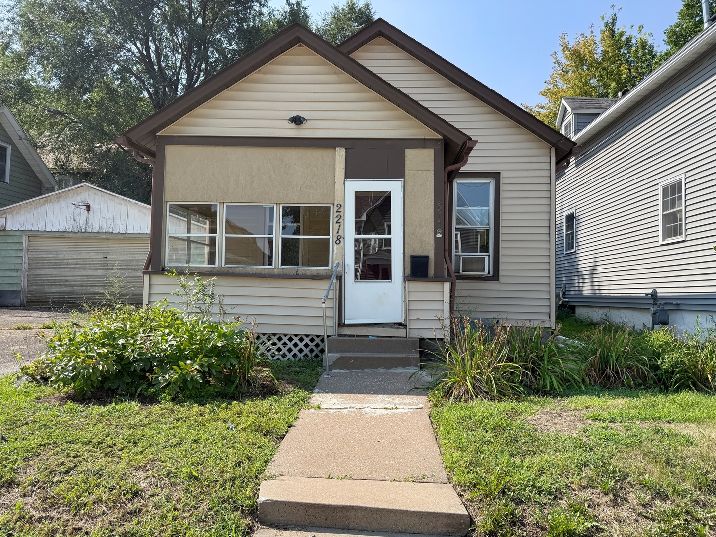 2218 6th Avenue Property Photo 1