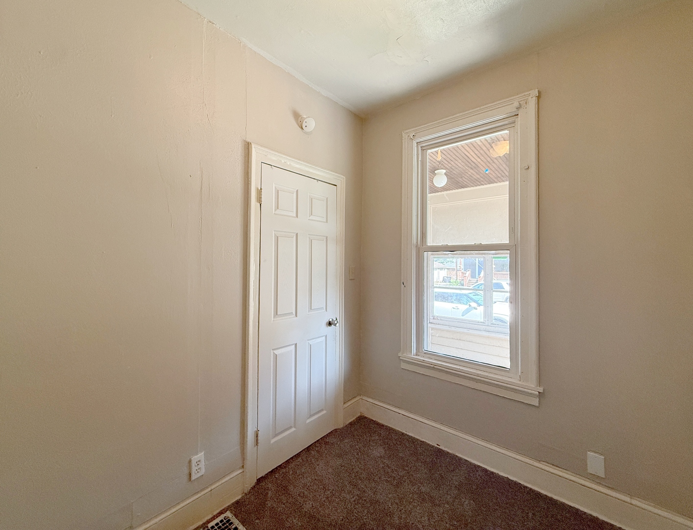 2218 6th Avenue Property Photo 9