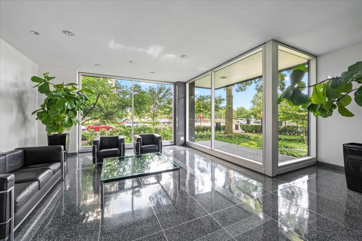 3440 N Lake Shore Drive 5g Property Photo 6