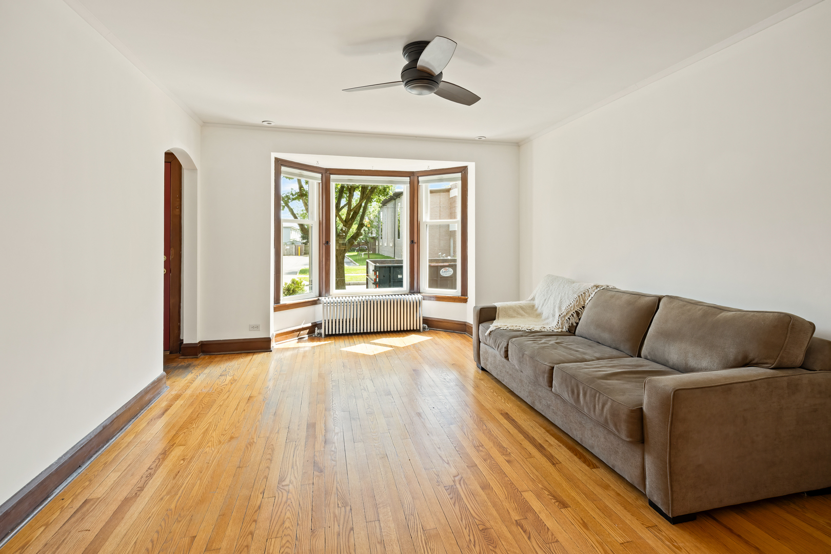2850 W Chase Avenue Property Photo 2