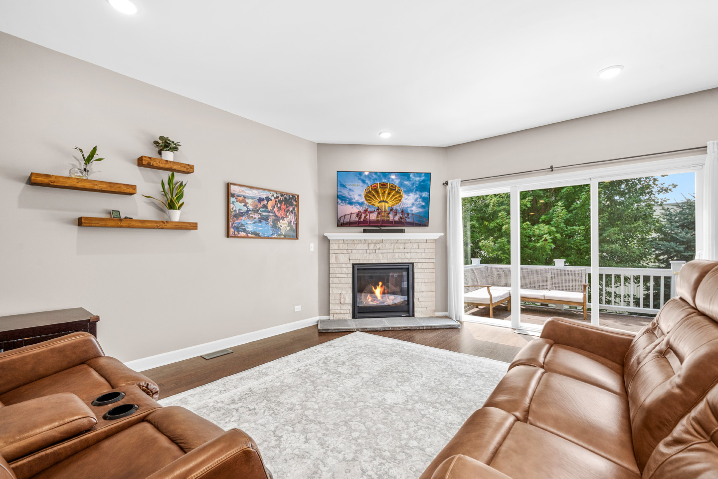 638 Riverbank Drive Property Photo 4