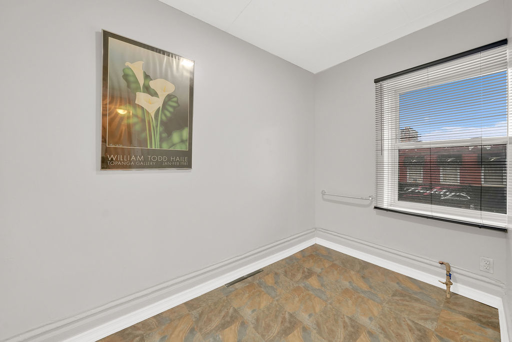 2001 W 35th Street Property Photo 7