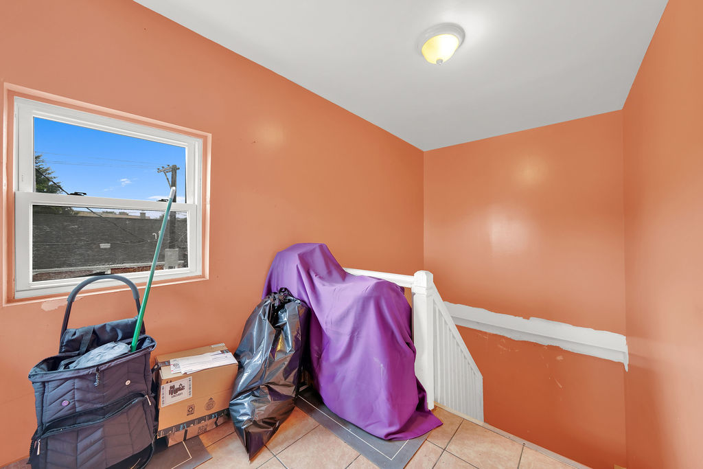 2001 W 35th Street Property Photo 8