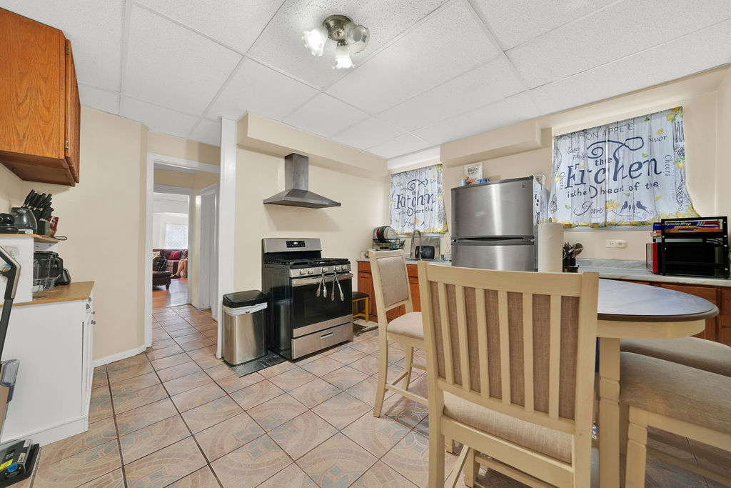2001 W 35th Street Property Photo 12