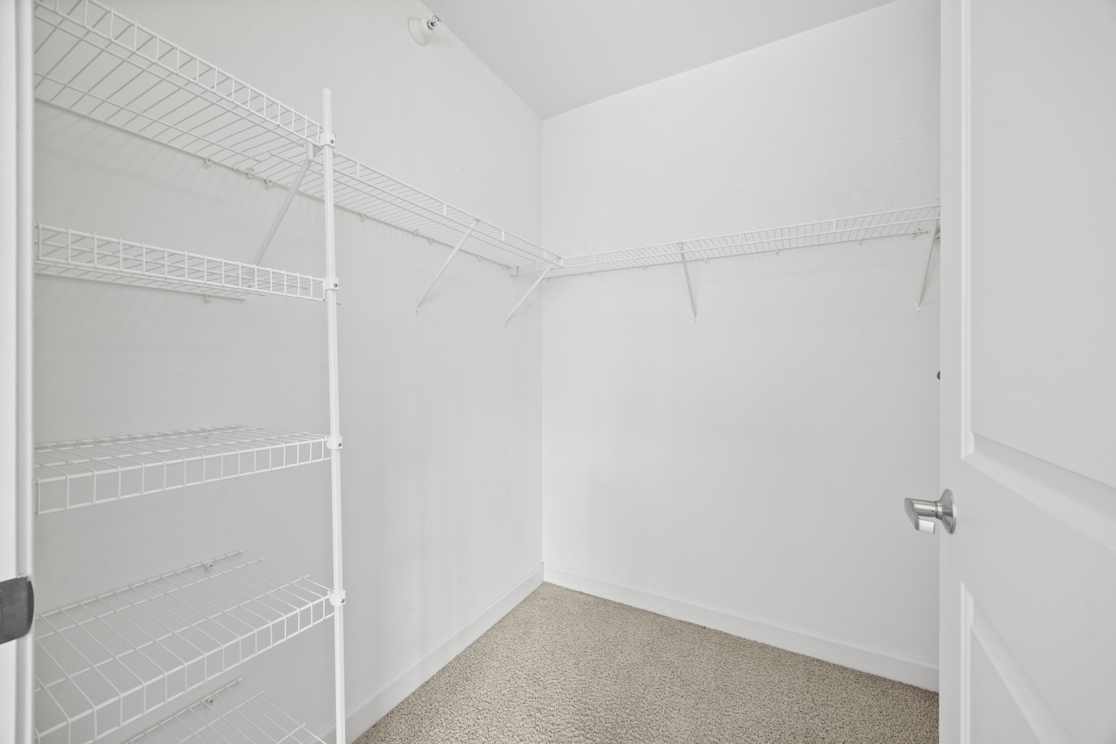 225 N Columbus Drive 5611 Property Photo 8