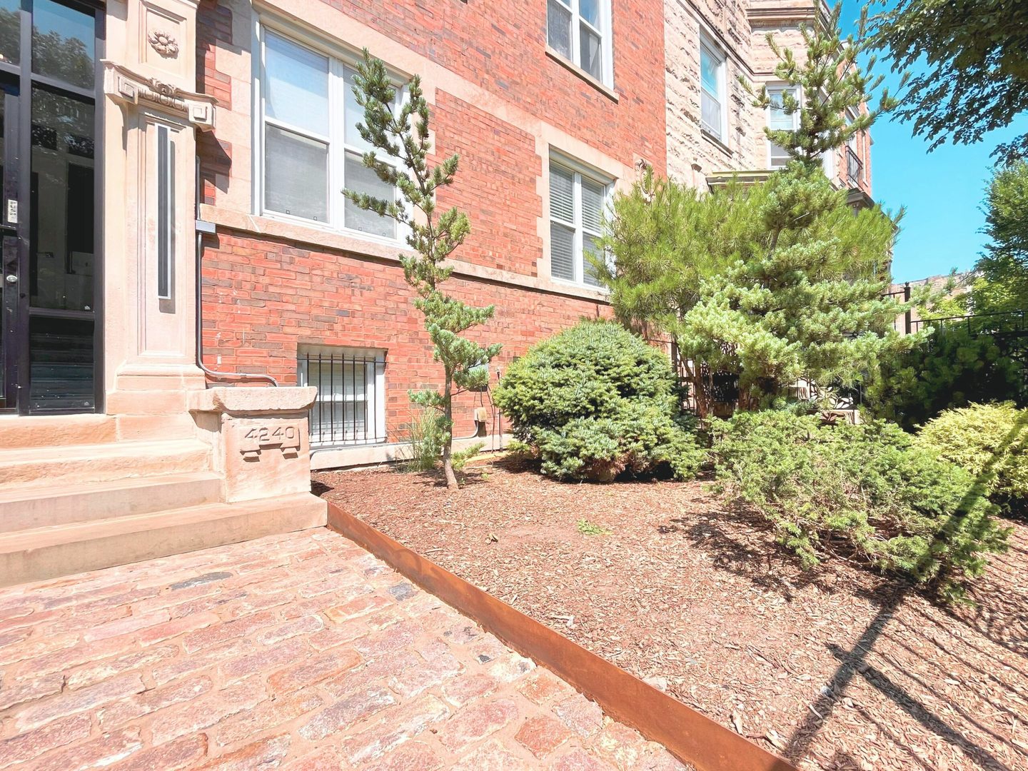 4240 S Calumet Avenue Property Photo 6
