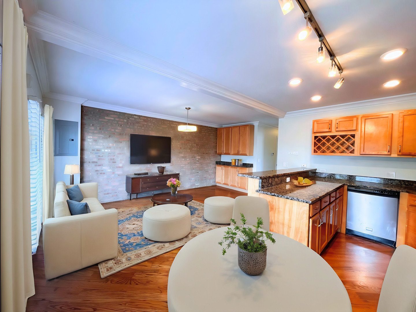 4240 S Calumet Avenue Property Photo 89