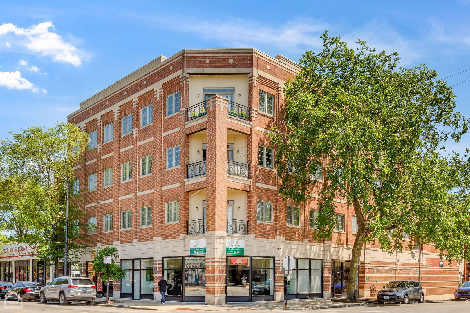 4705 S Champlain Avenue 202