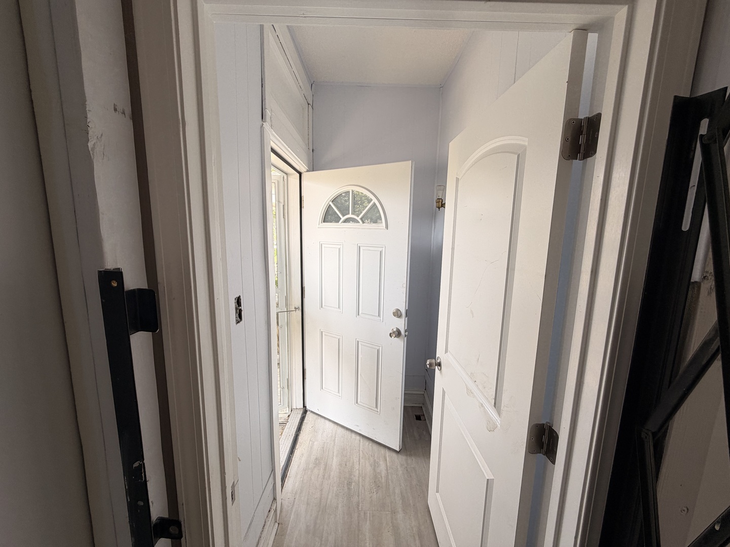 1400 W 72nd Place Property Photo 2
