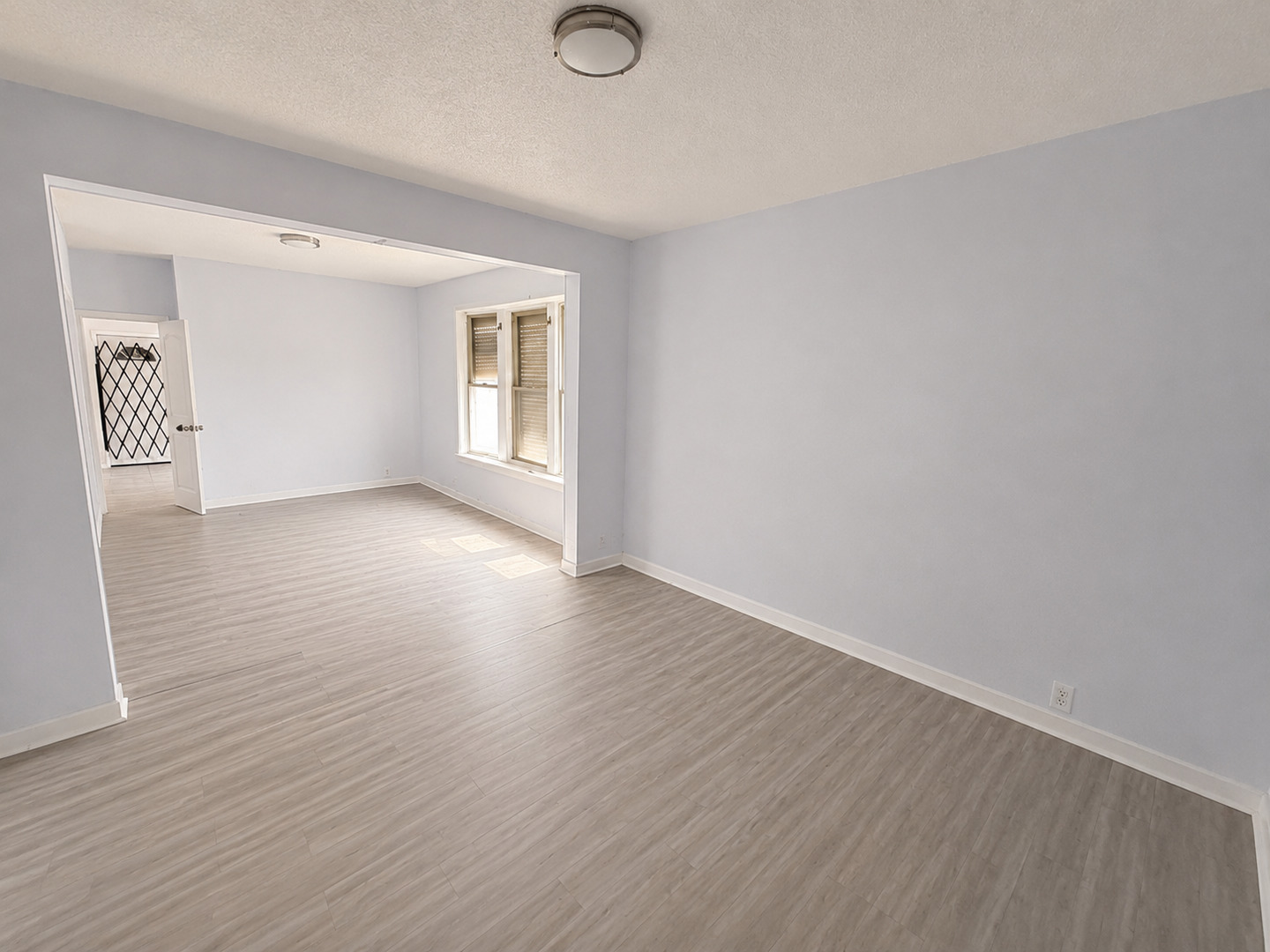 1400 W 72nd Place Property Photo 4
