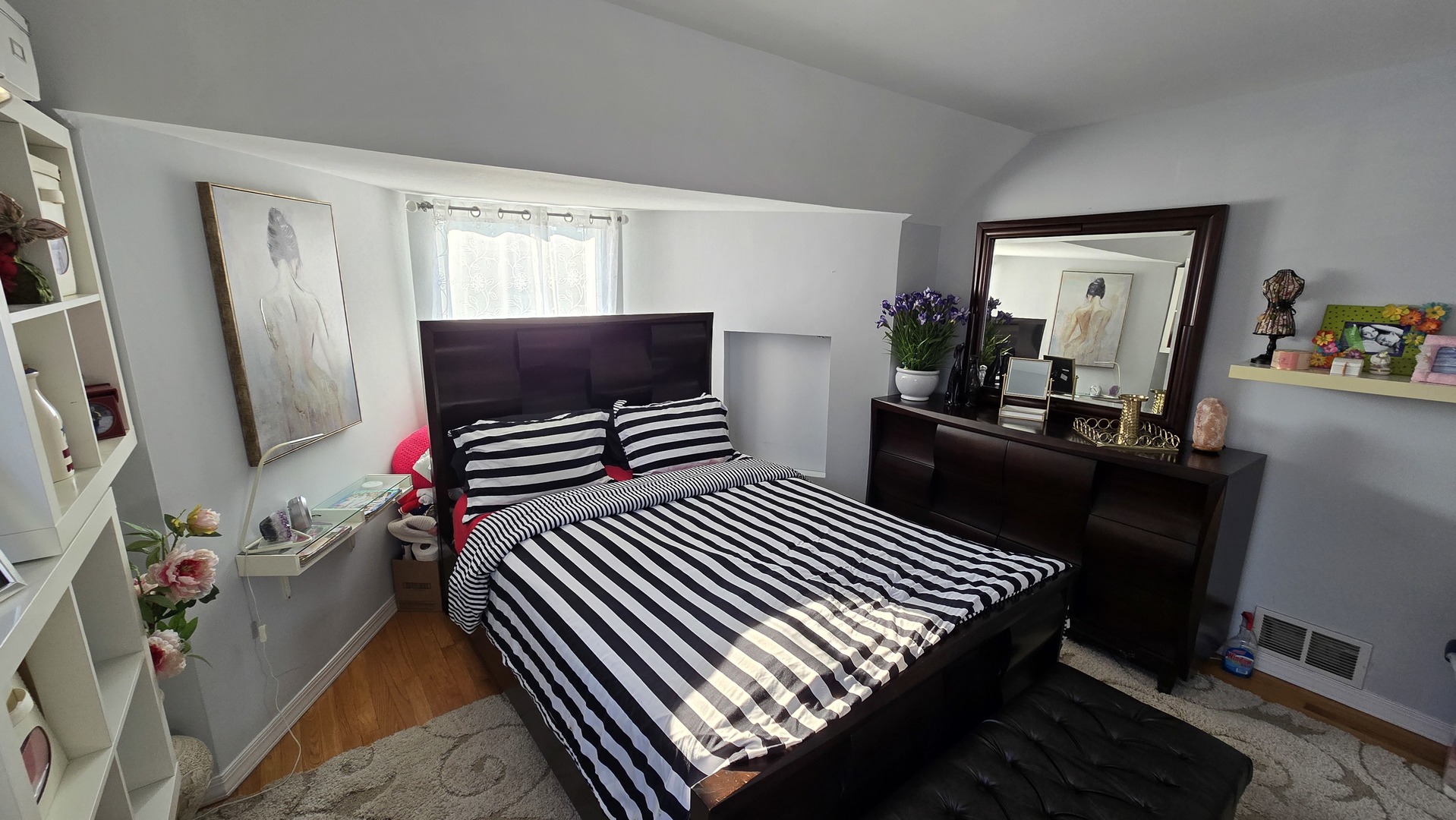 8751 S Sacramento Avenue Property Photo 6
