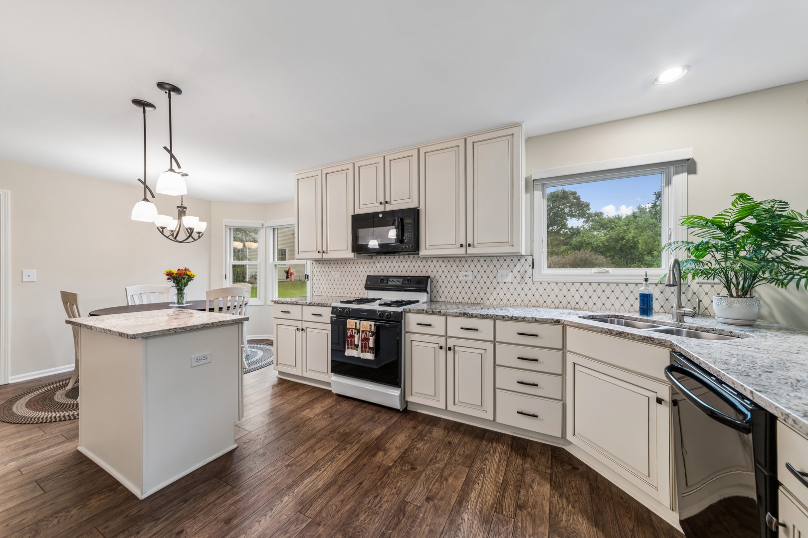 2860 Weld Road Property Photo 8