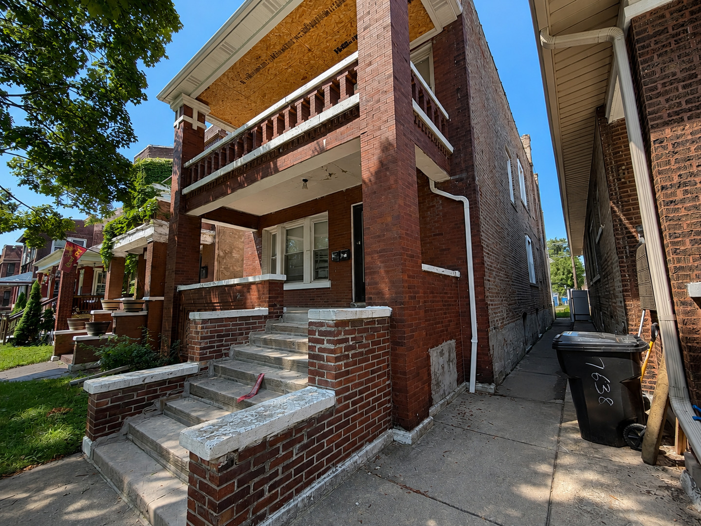 7638 S Carpenter Street Property Photo 3