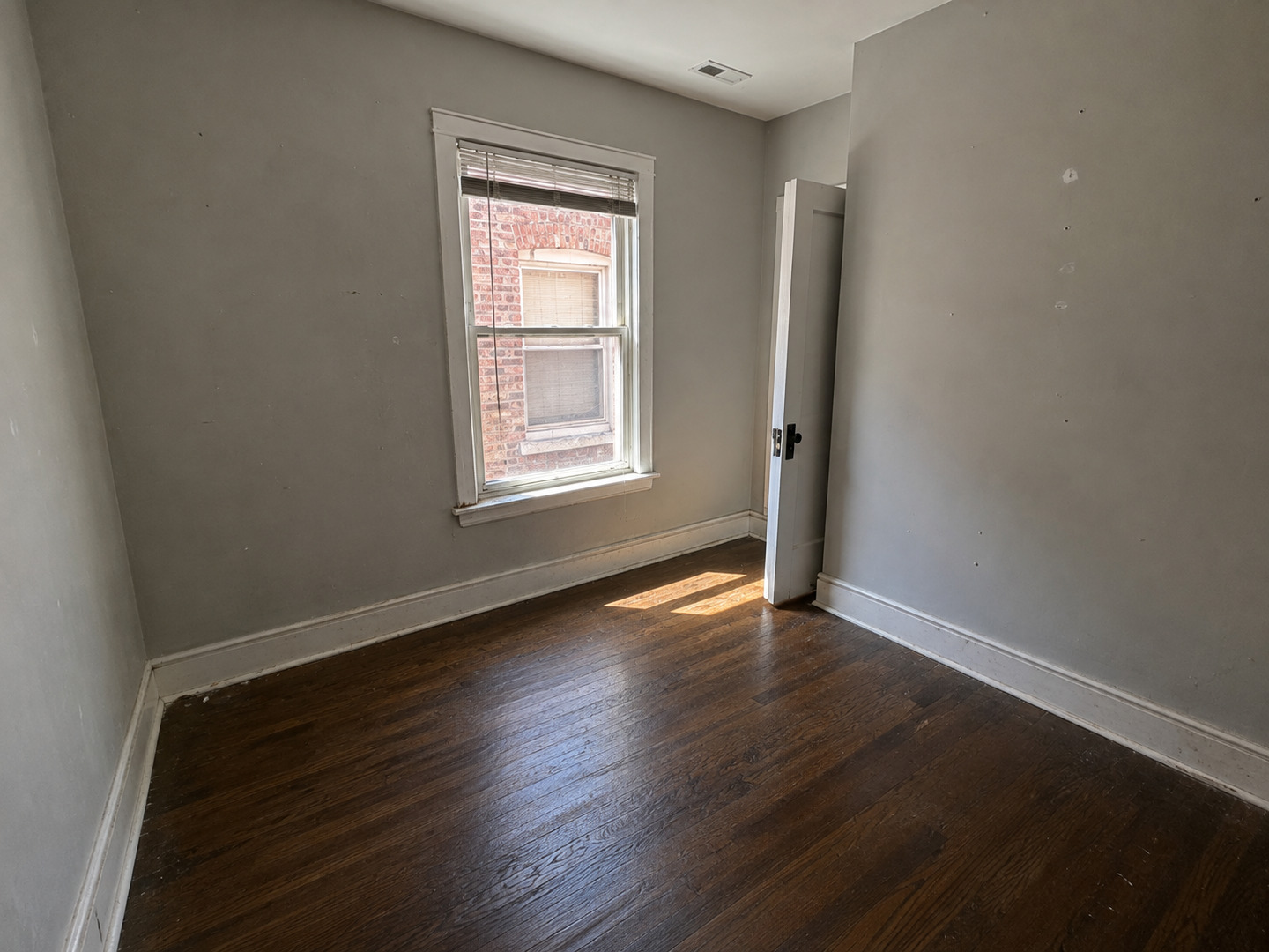 7638 S Carpenter Street Property Photo 5