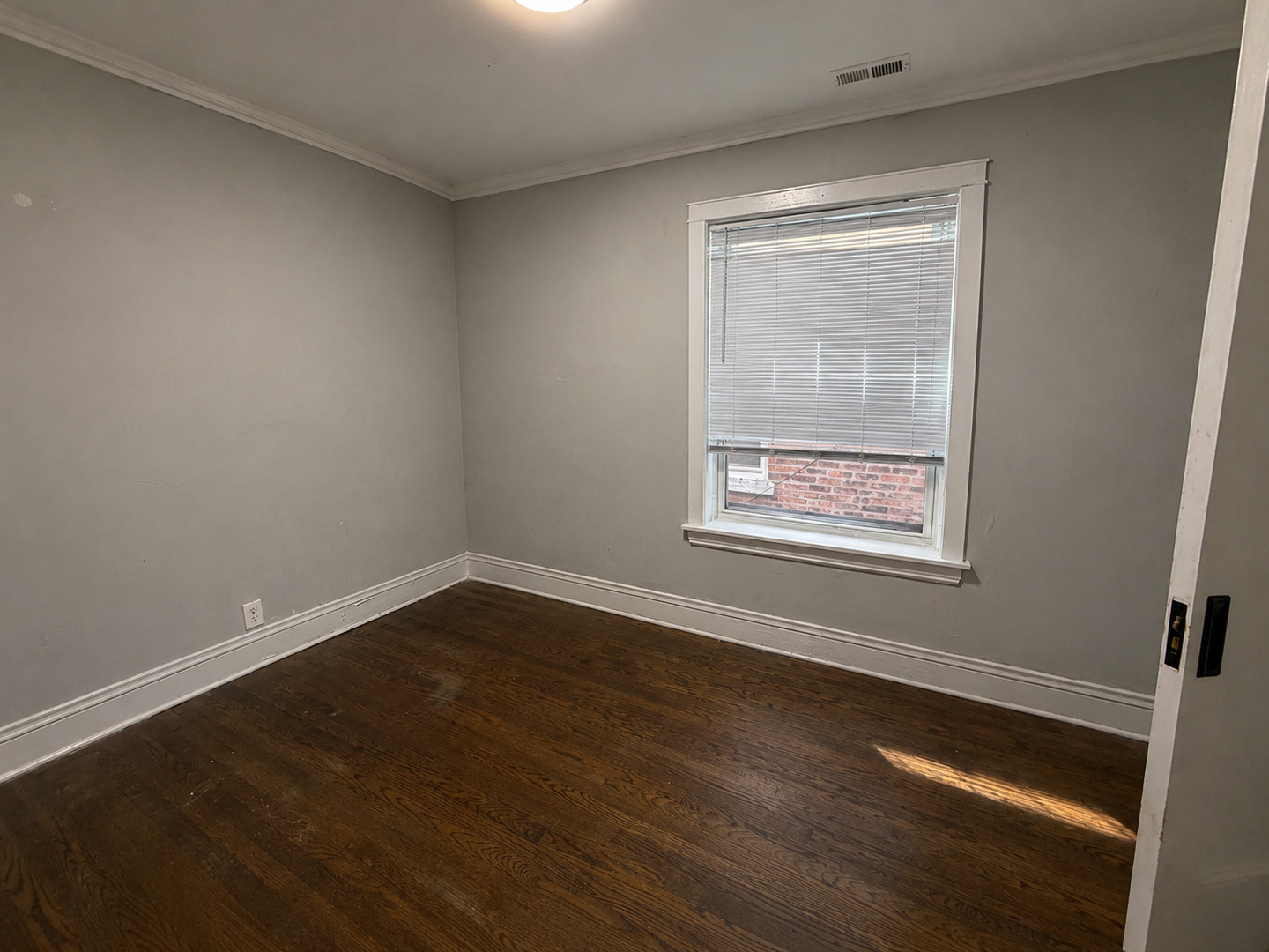 7638 S Carpenter Street Property Photo 8