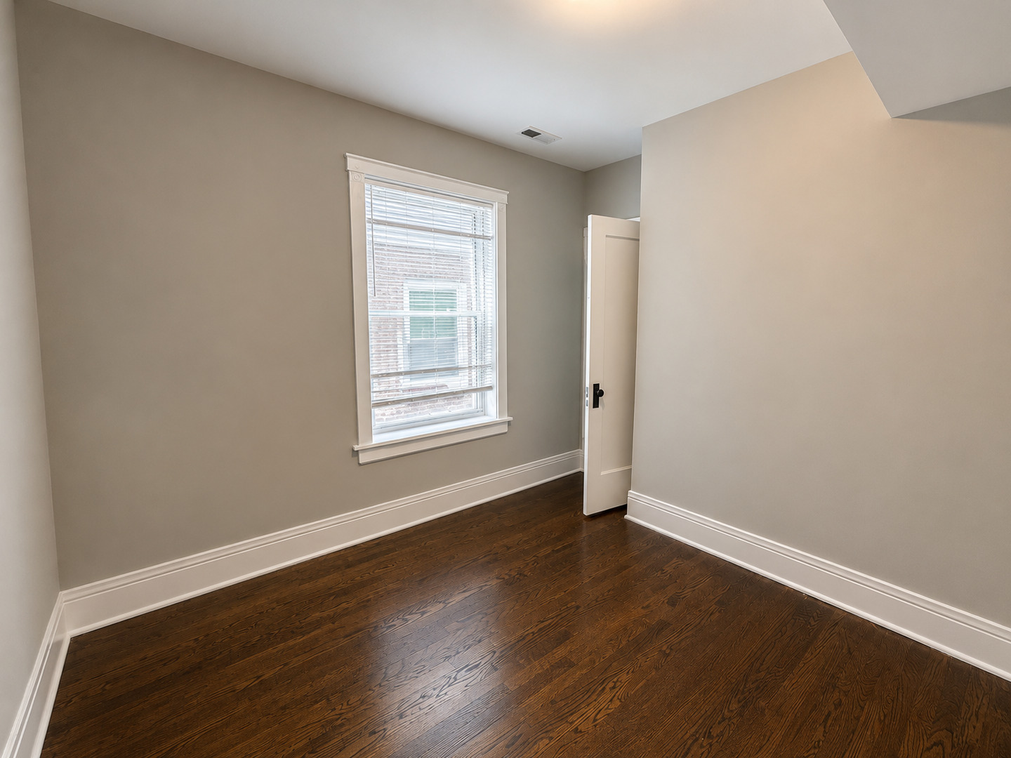 7638 S Carpenter Street Property Photo 12