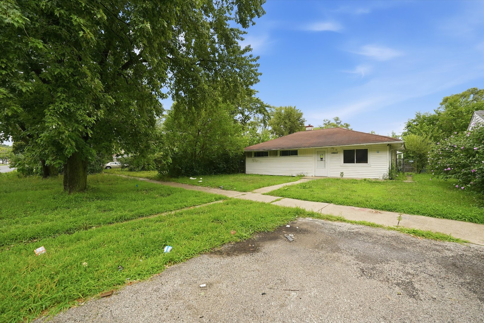 14647 Lincoln Avenue Property Photo 3