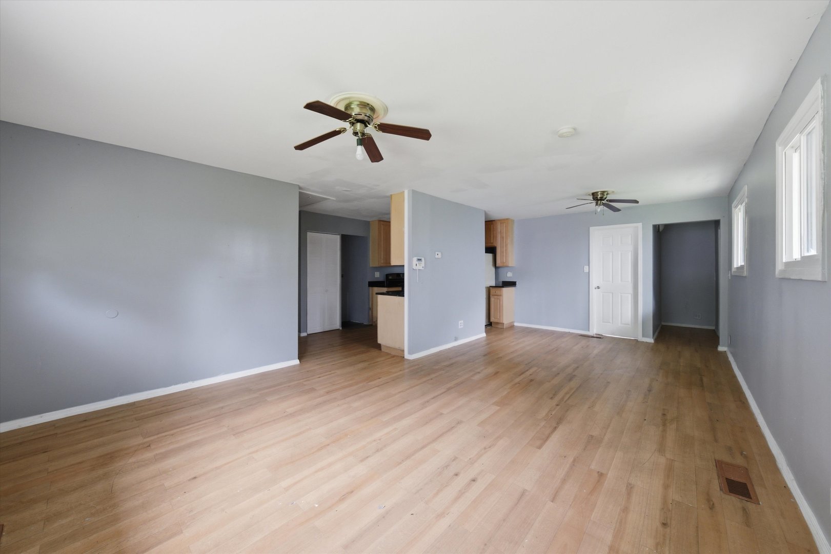 14647 Lincoln Avenue Property Photo 9