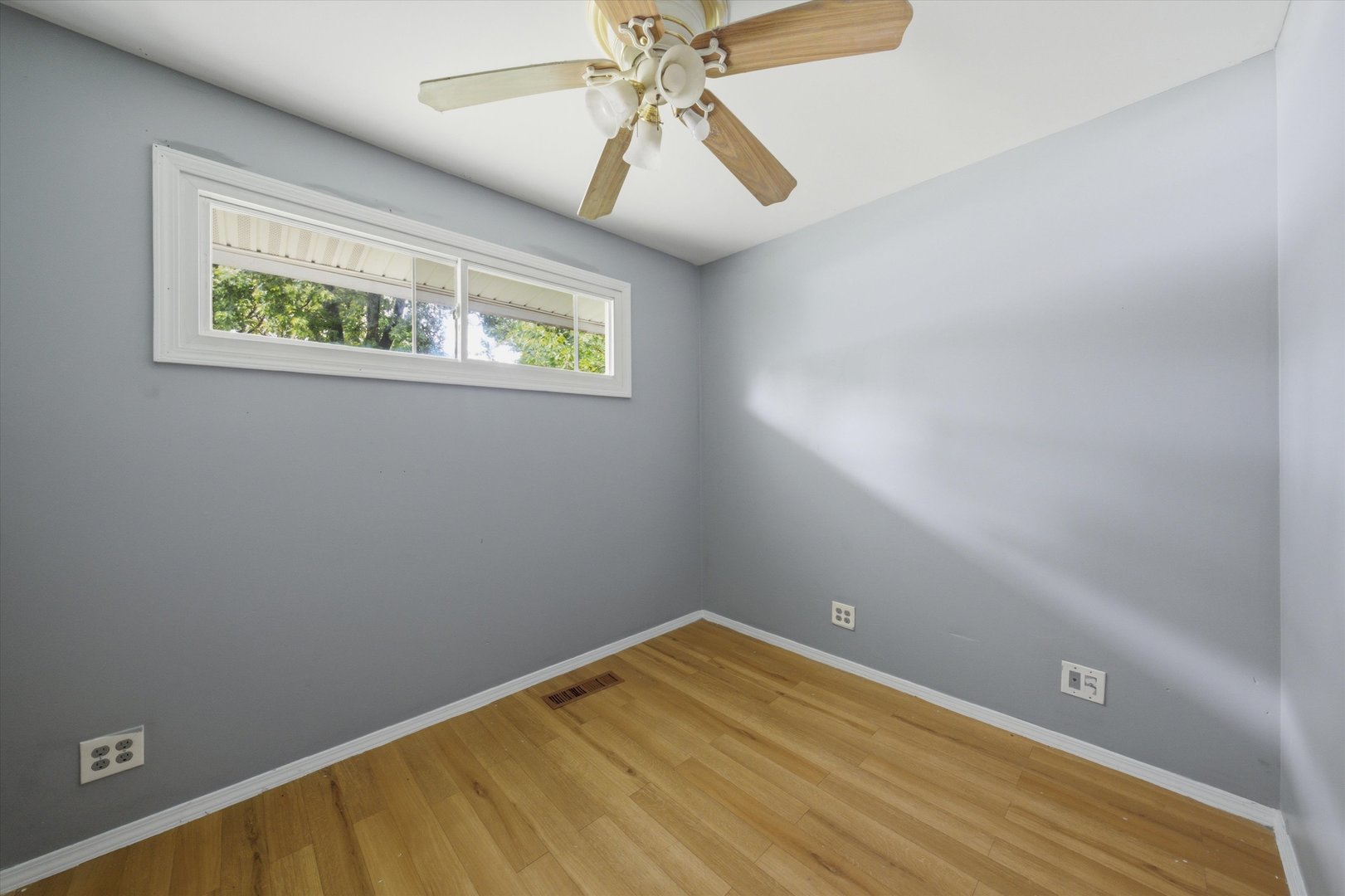 14647 Lincoln Avenue Property Photo 11