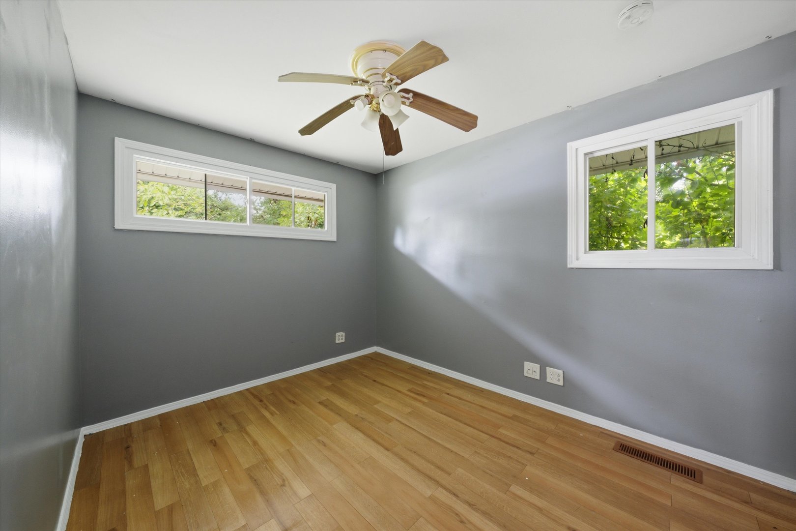 14647 Lincoln Avenue Property Photo 12
