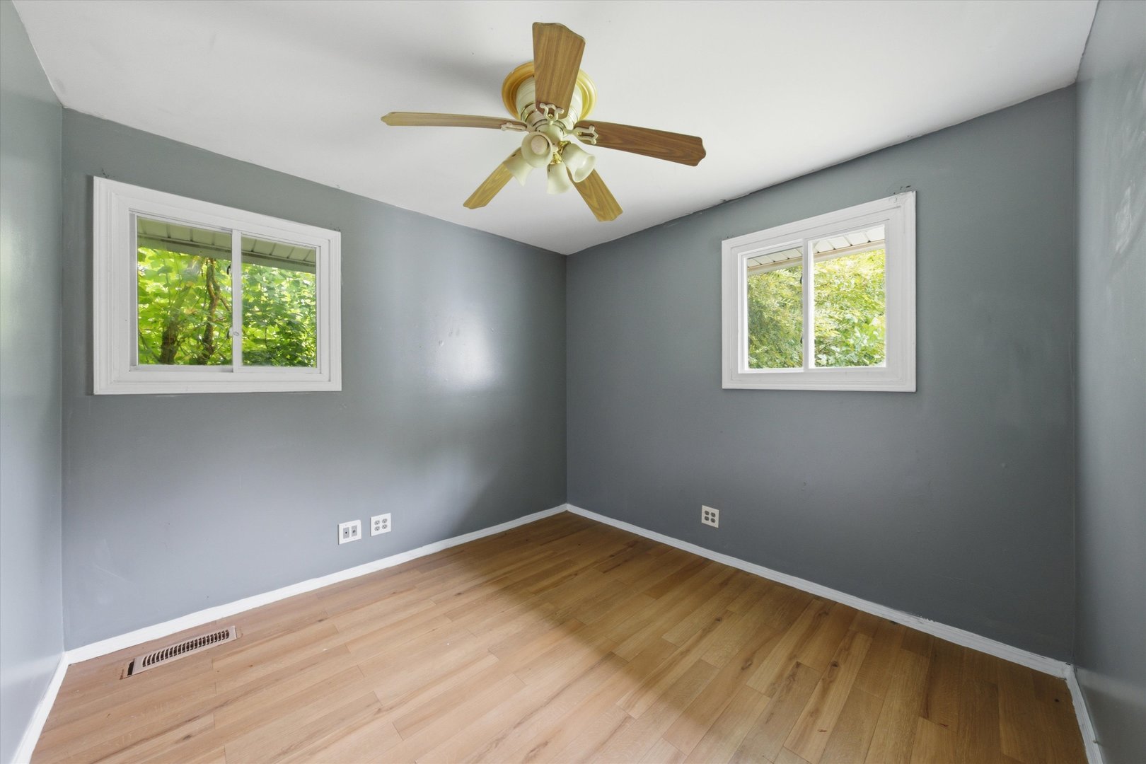 14647 Lincoln Avenue Property Photo 13