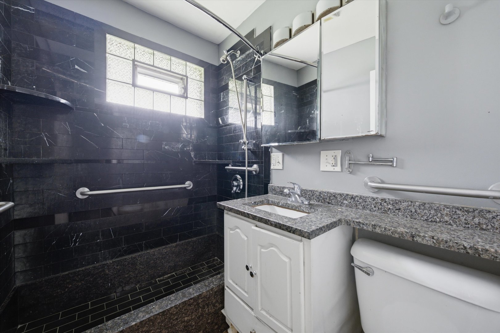14647 Lincoln Avenue Property Photo 14