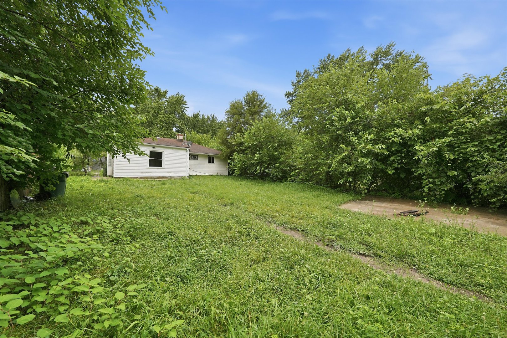 14647 Lincoln Avenue Property Photo 17