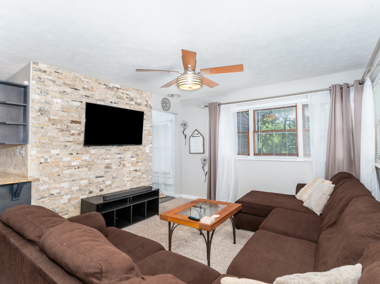101 E White Street Property Photo 7