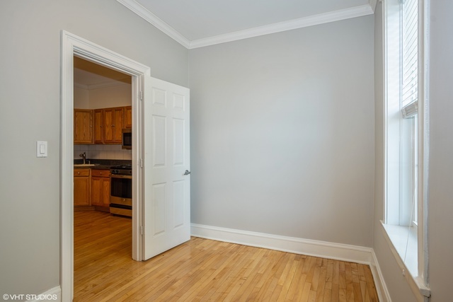 2623 N Hamlin Avenue Property Photo 7