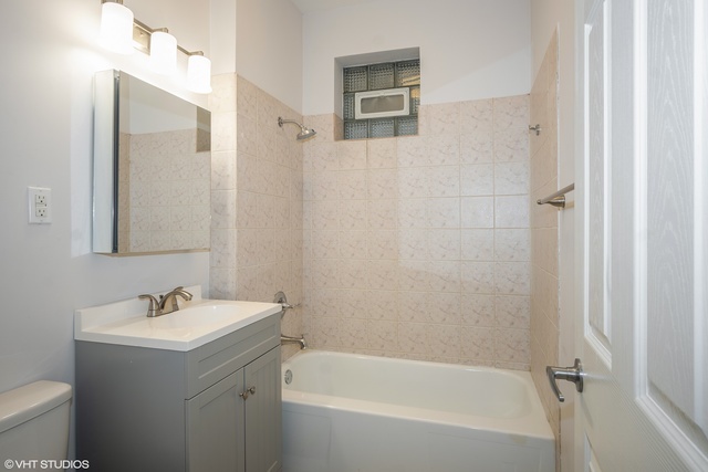 2623 N Hamlin Avenue Property Photo 9