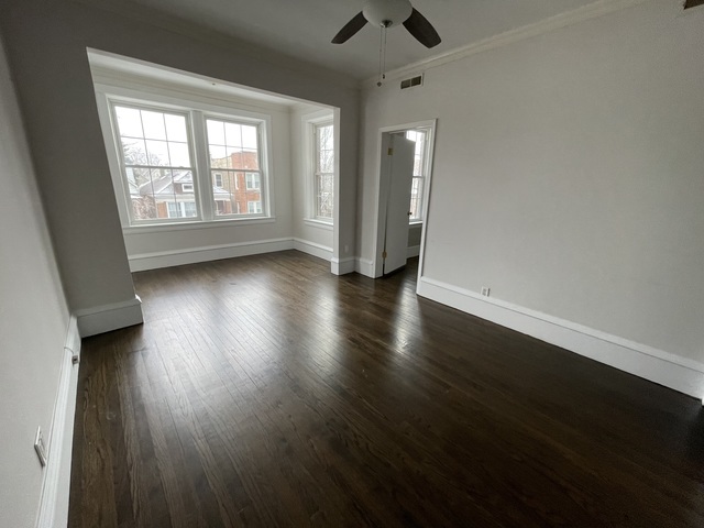 2623 N Hamlin Avenue Property Photo 11