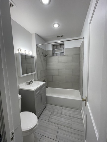 2623 N Hamlin Avenue Property Photo 12