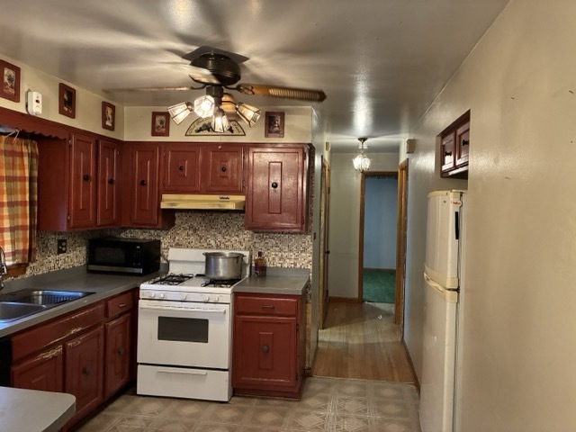 5913 W 89th Street Property Photo 3