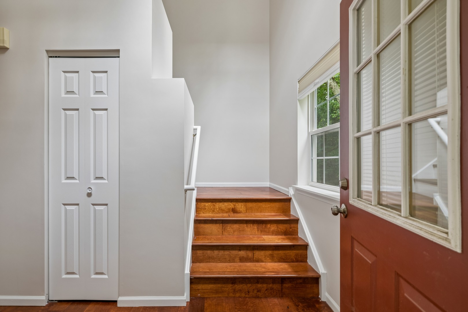 748 Tree Top Lane Property Photo 3
