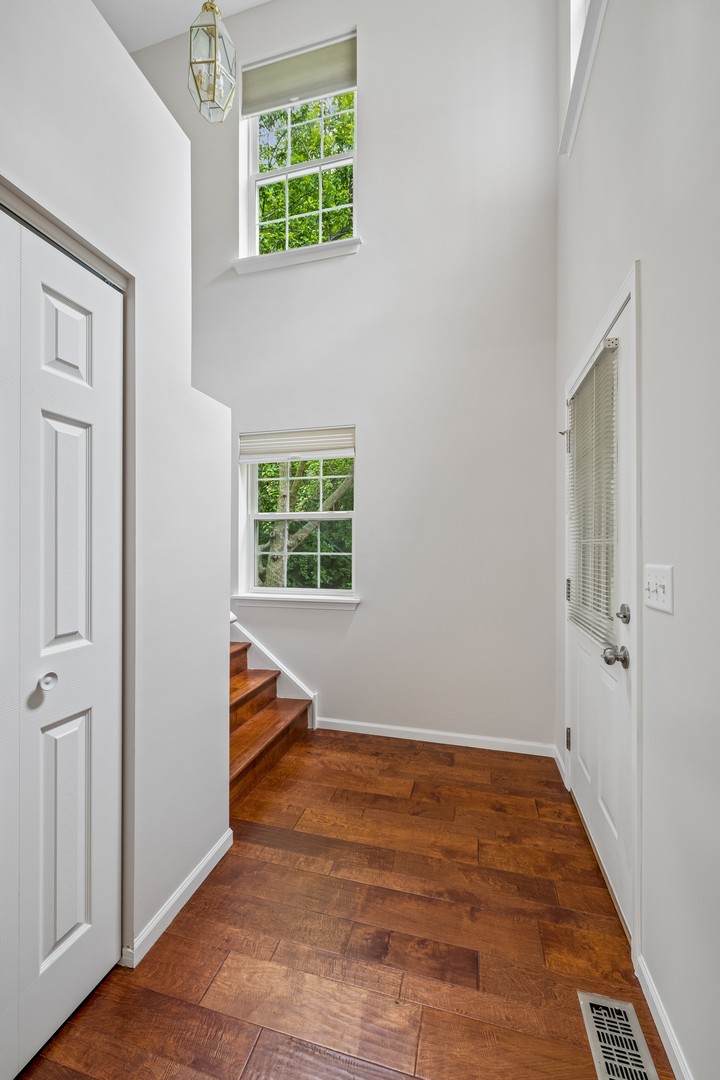 748 Tree Top Lane Property Photo 4