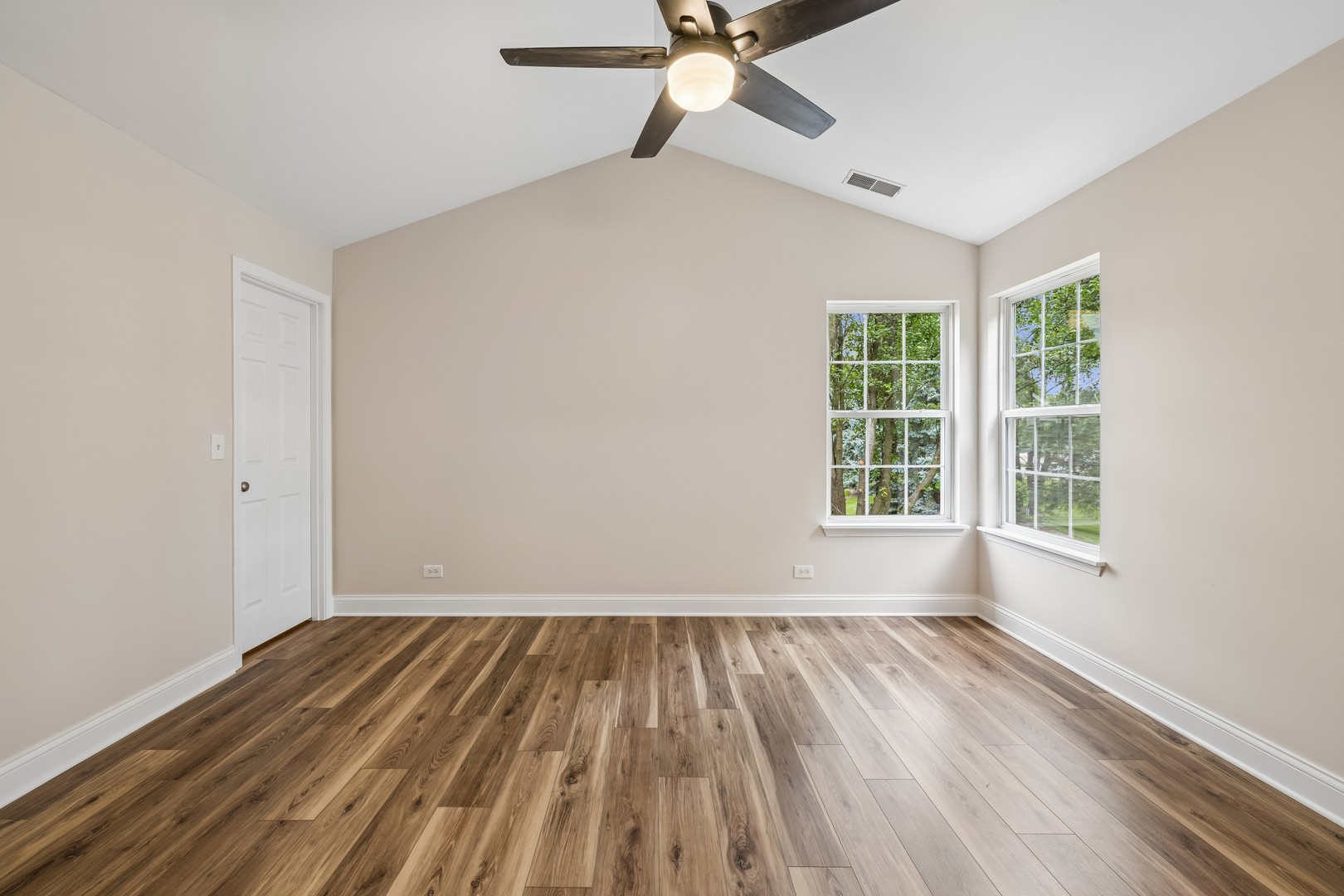 748 Tree Top Lane Property Photo 12