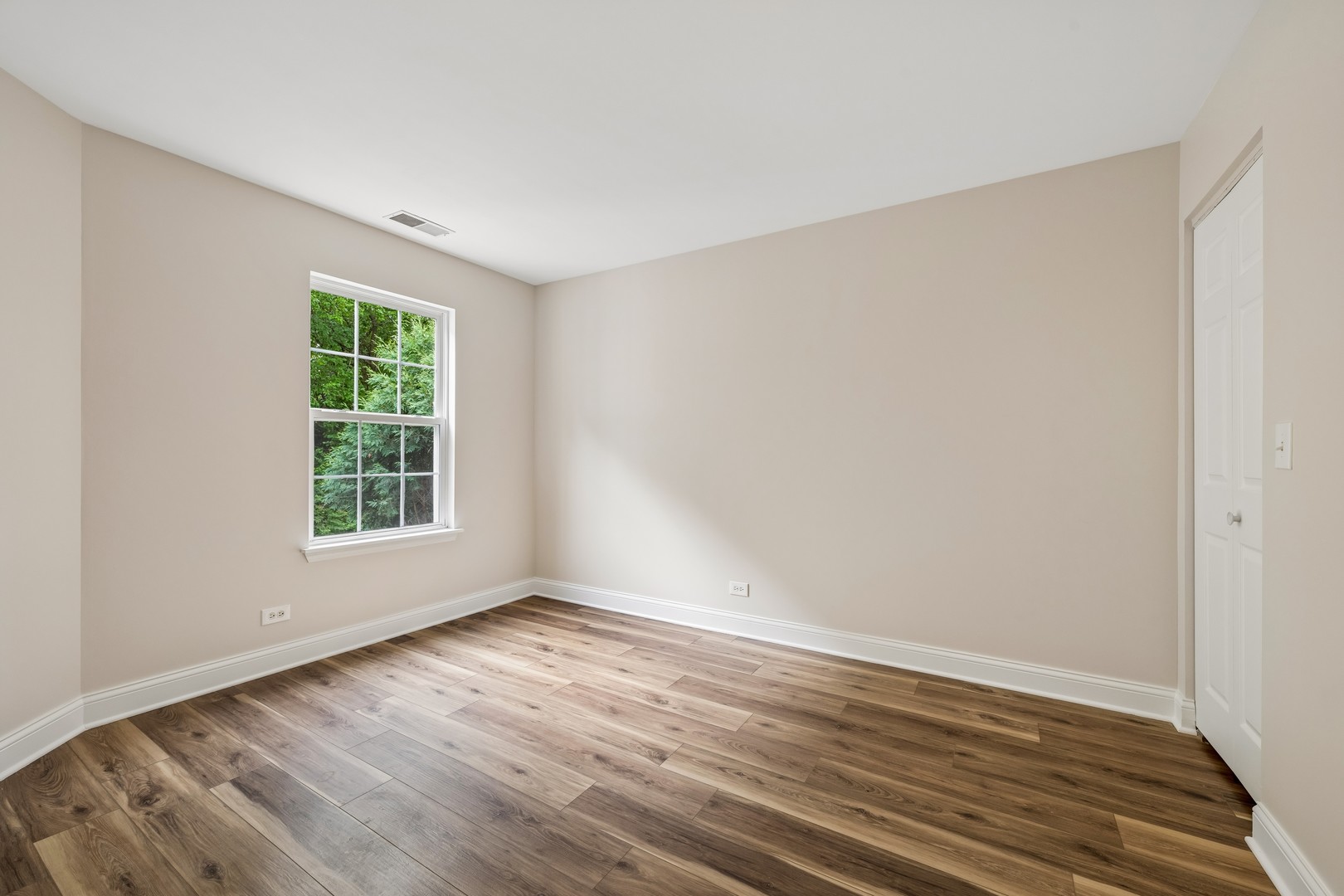 748 Tree Top Lane Property Photo 16