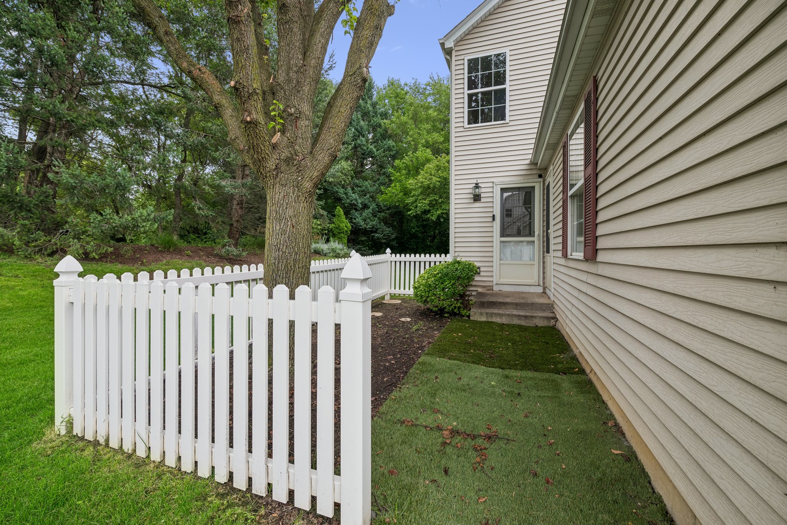 748 Tree Top Lane Property Photo 19