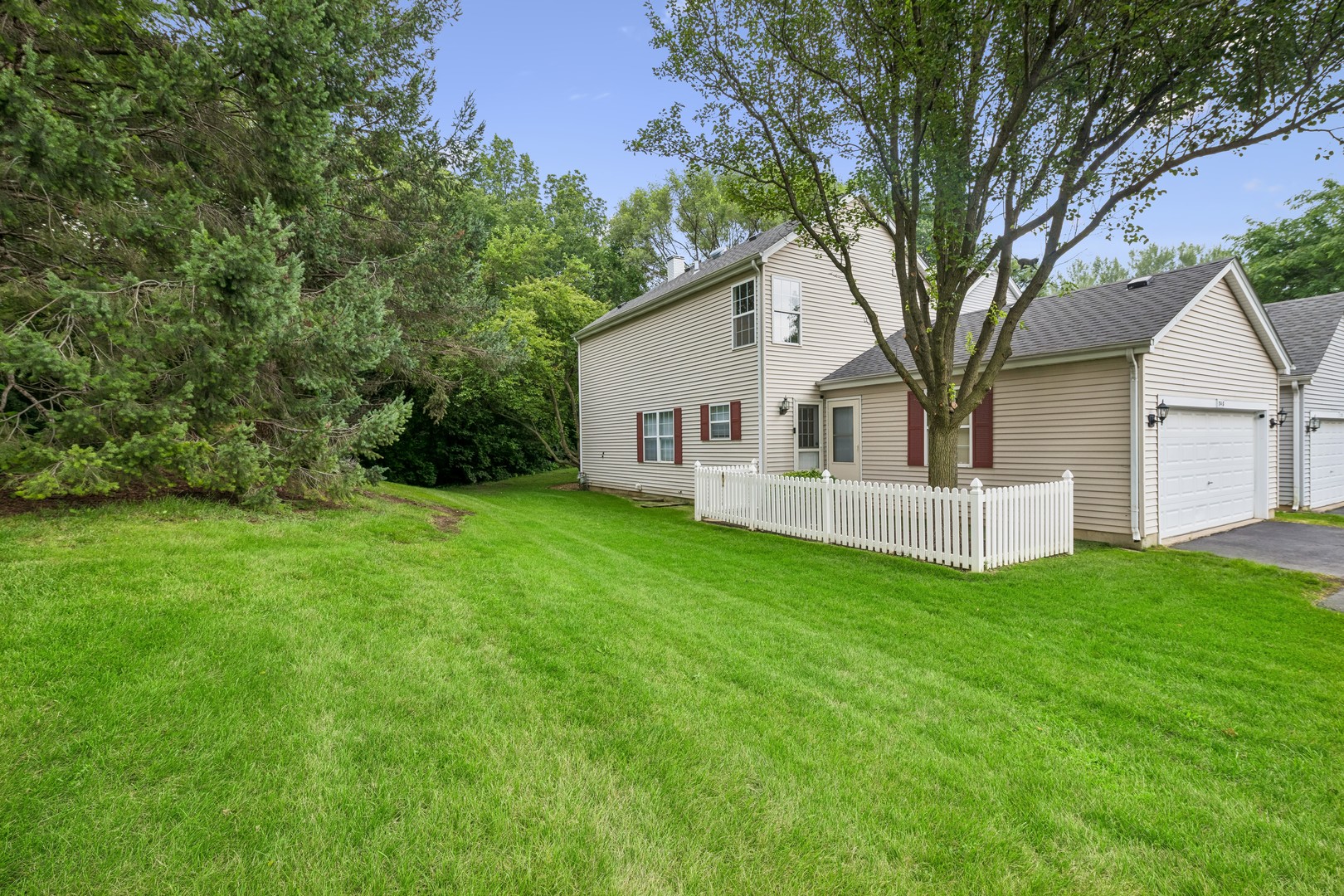748 Tree Top Lane Property Photo 20