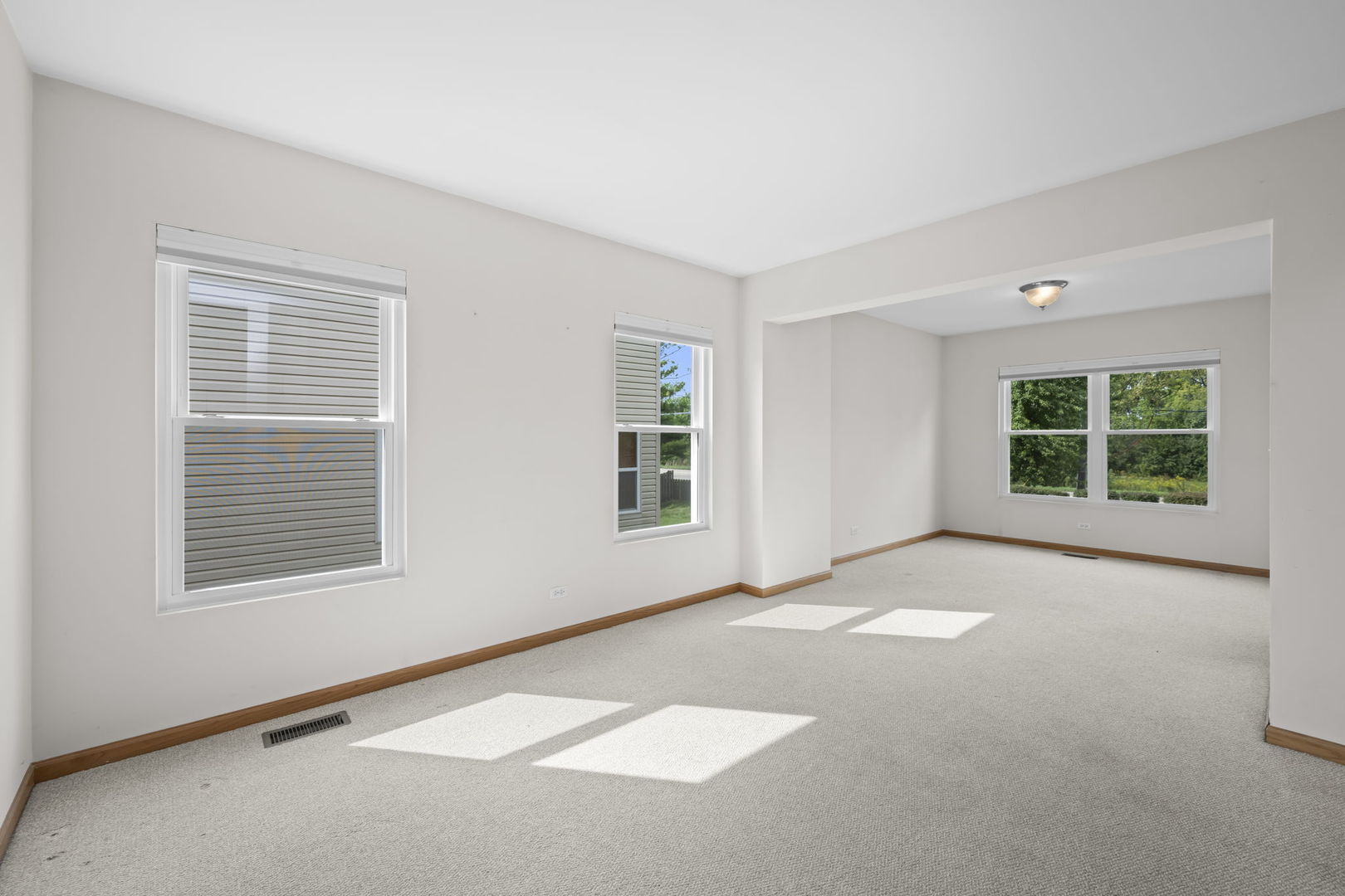 2072 Norwich Drive Property Photo 9