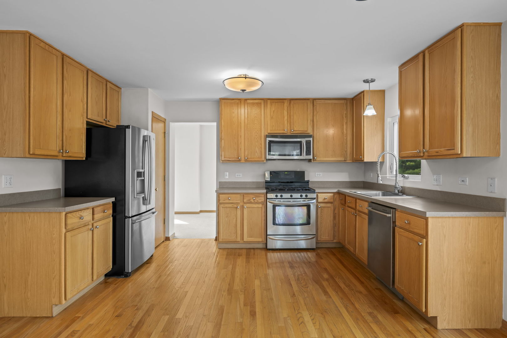 2072 Norwich Drive Property Photo 16