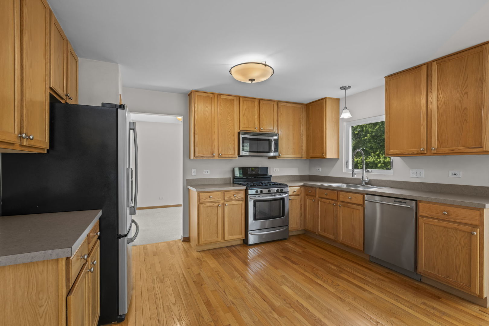 2072 Norwich Drive Property Photo 17