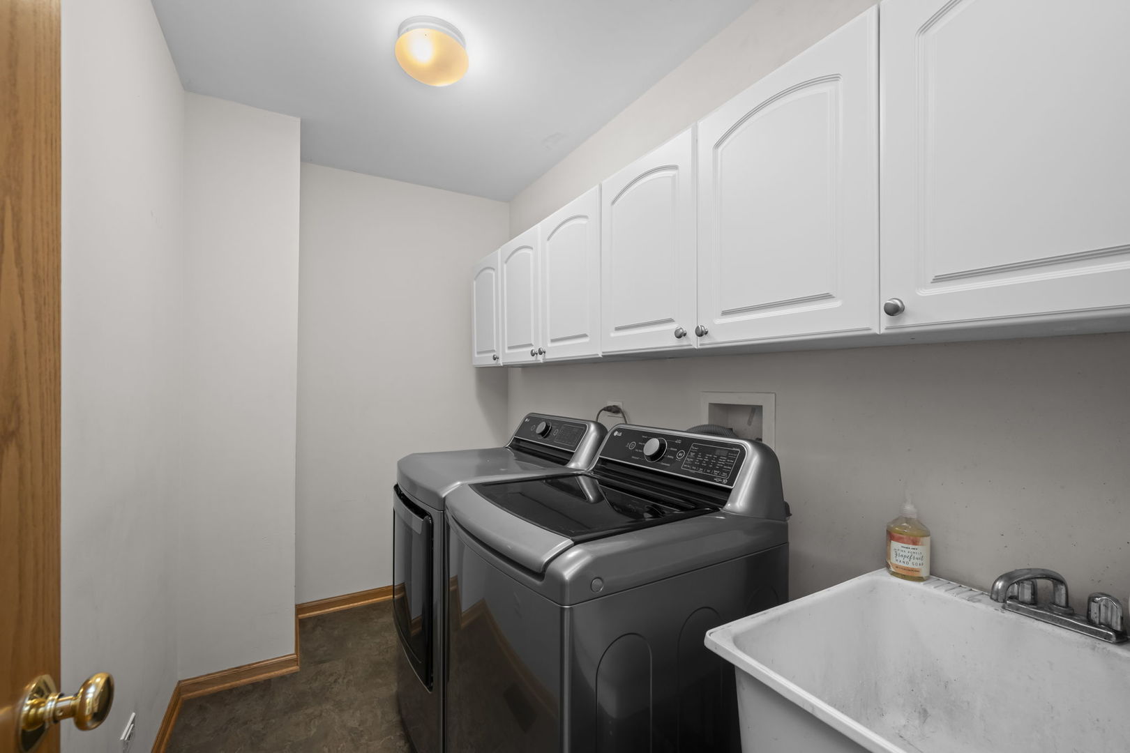 2072 Norwich Drive Property Photo 25