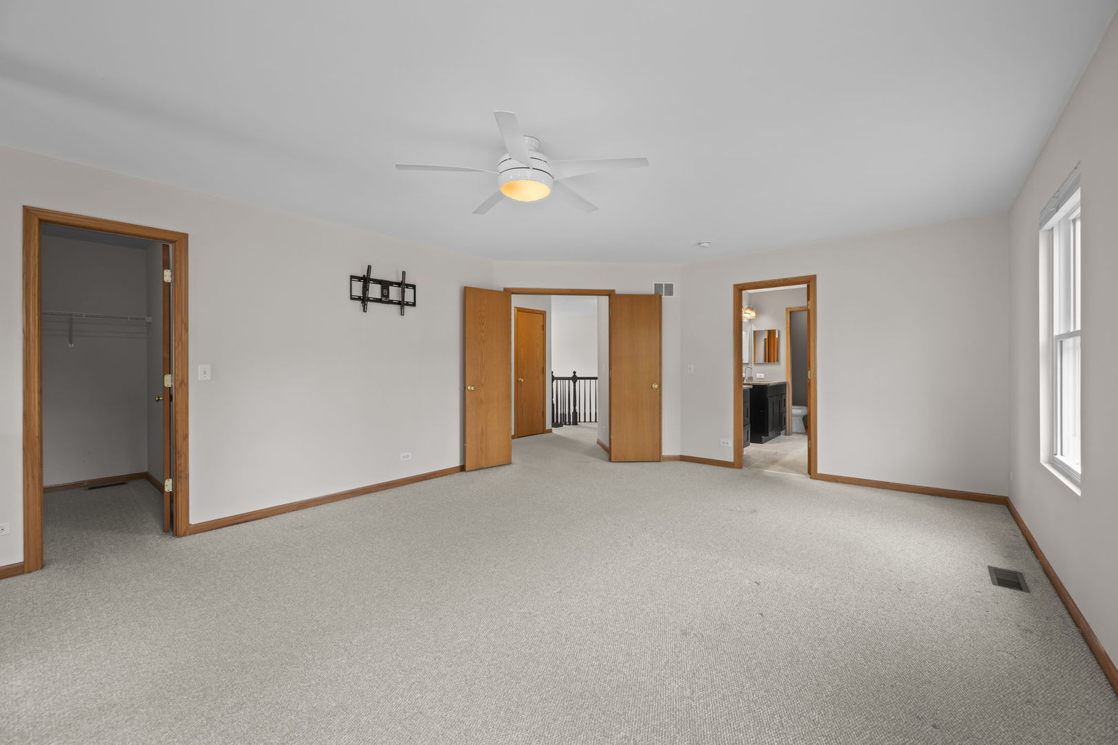 2072 Norwich Drive Property Photo 28
